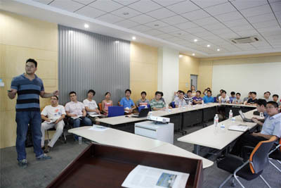 實(shí)驗(yàn)室舉辦石墨烯系列學(xué)術(shù)報(bào)告會(huì)